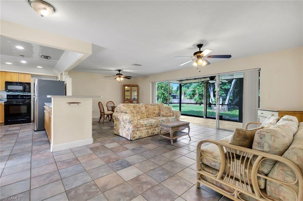 5248 Versaille Ct Property Photo 7