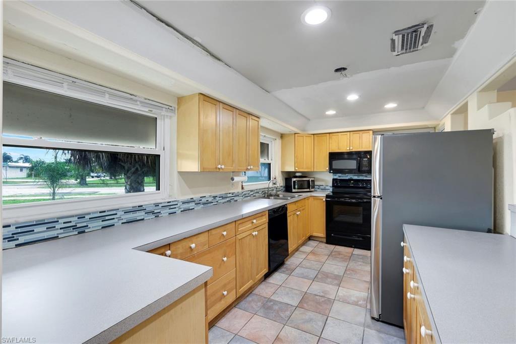 5248 Versaille Ct Property Photo 8