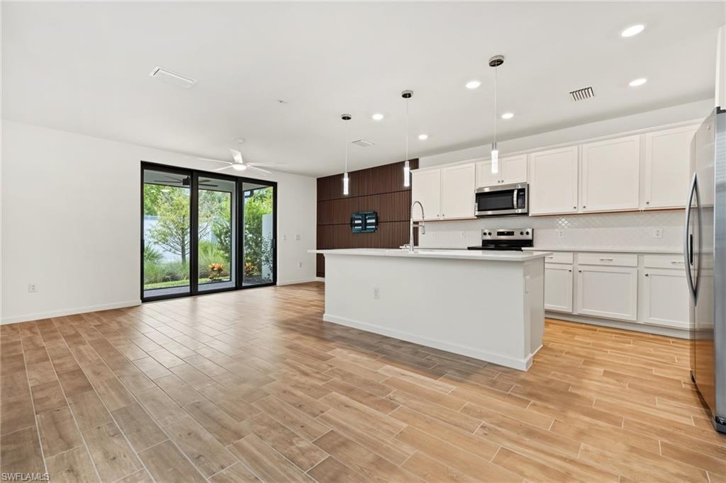 27837 Solis Grande Dr Property Photo 3