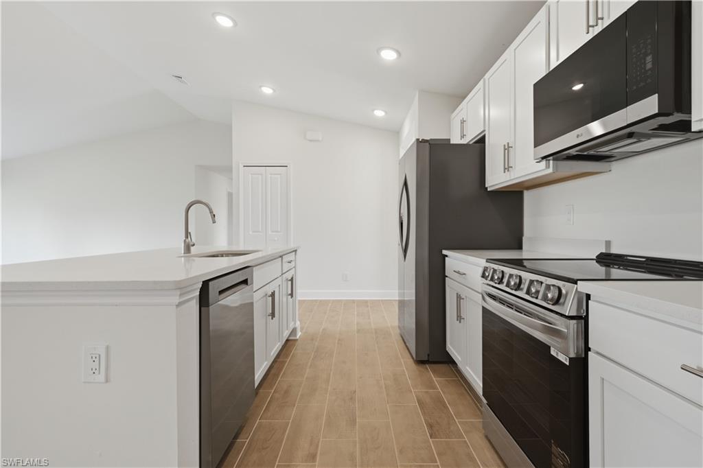 1135 Nw 8th Pl Property Photo 5