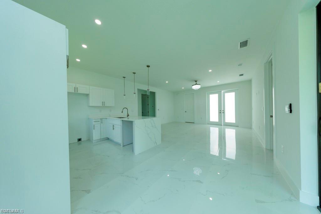 719 Almelia St E Property Photo 22