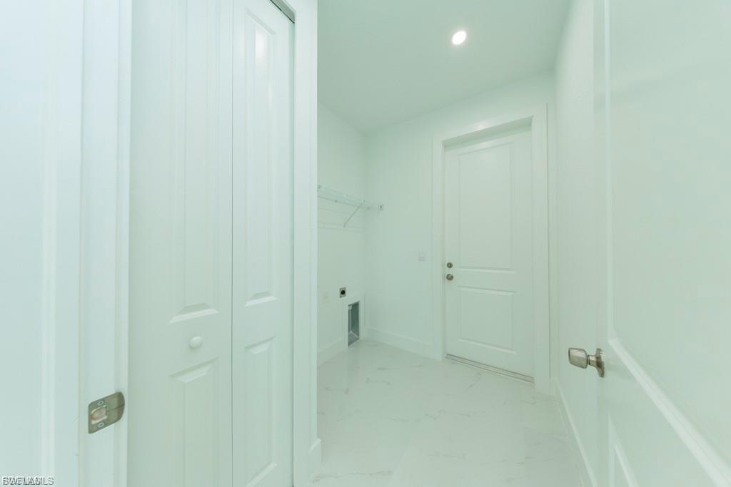 719 Almelia St E Property Photo 31