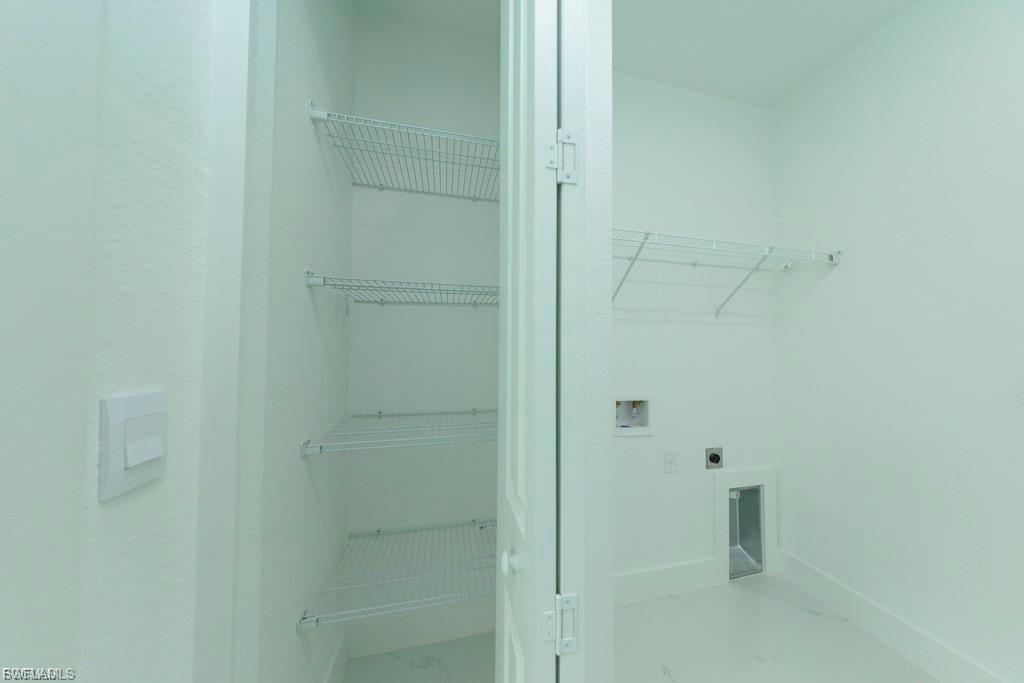 719 Almelia St E Property Photo 33