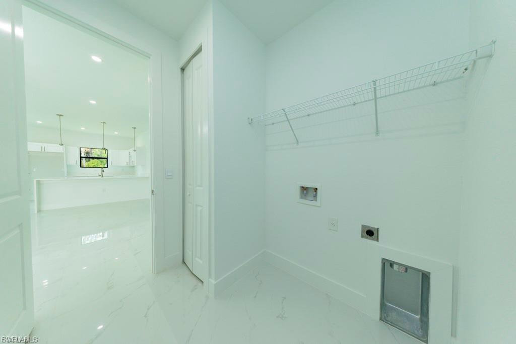 719 Almelia St E Property Photo 34
