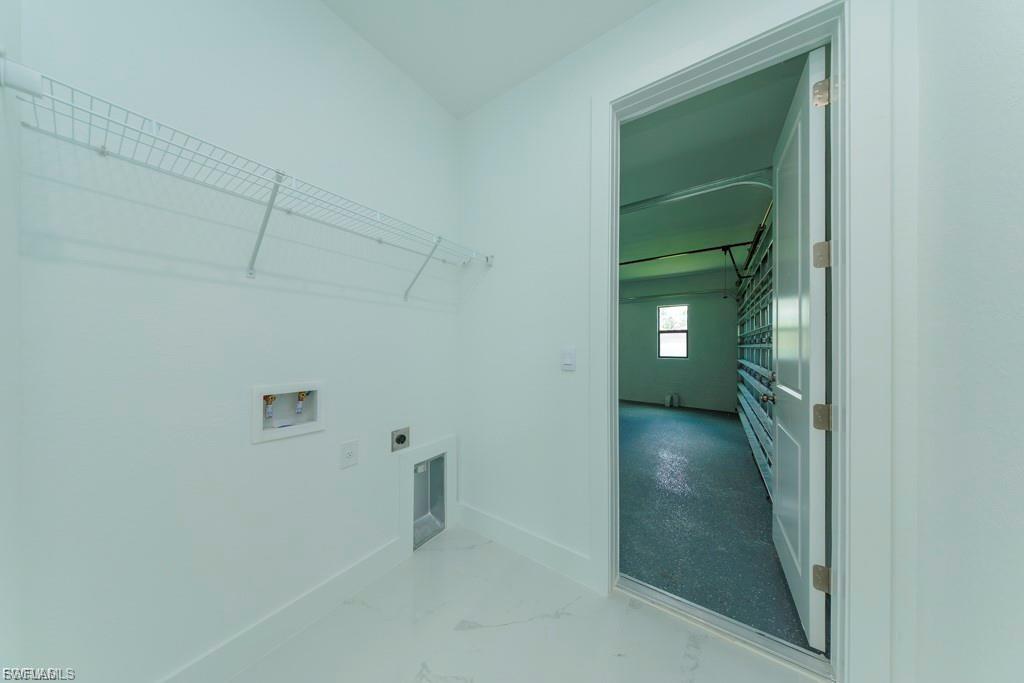 719 Almelia St E Property Photo 35