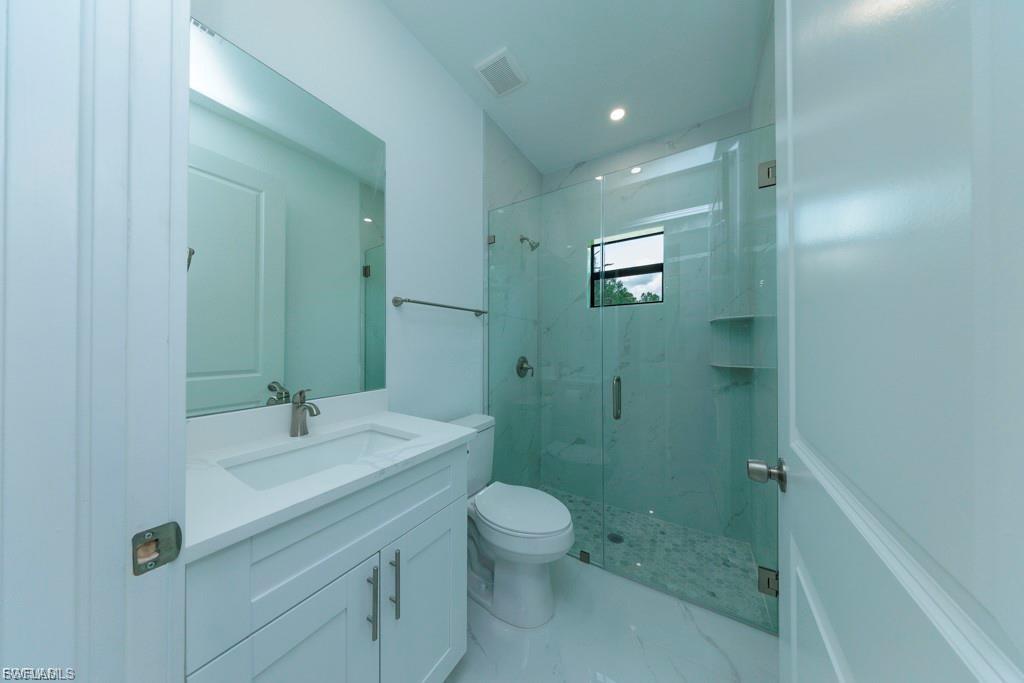 719 Almelia St E Property Photo 37