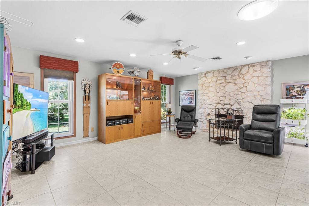 15889 Shadow Run Ct Property Photo 4