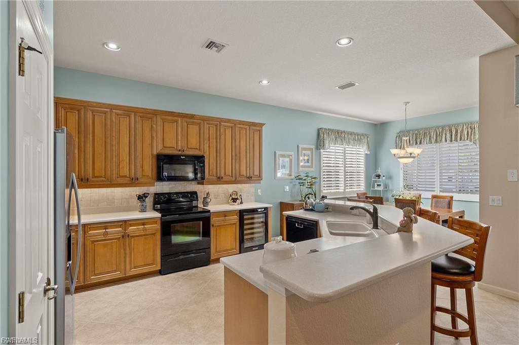 8872 King Henry Ct Property Photo 4
