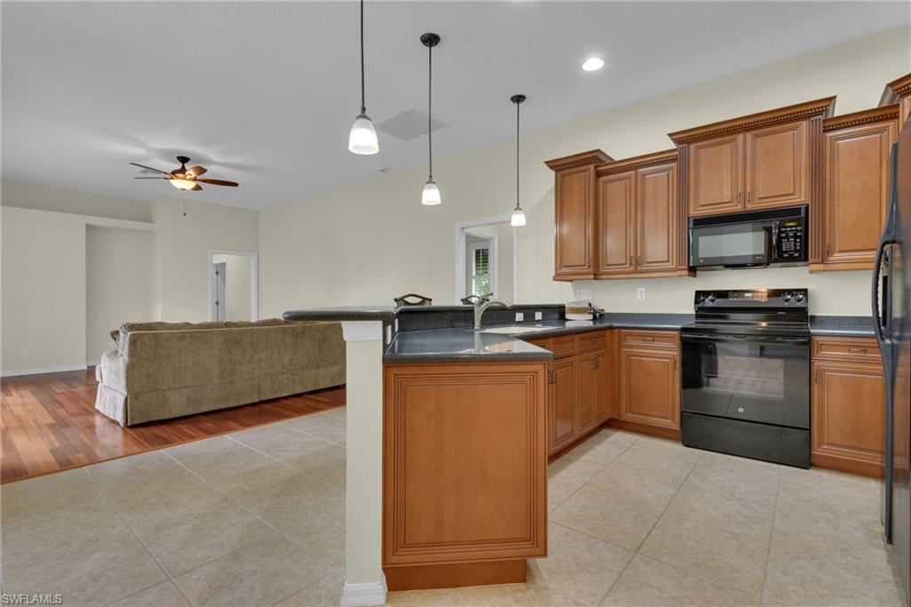 12464 Pebble Stone Ct Property Photo 5
