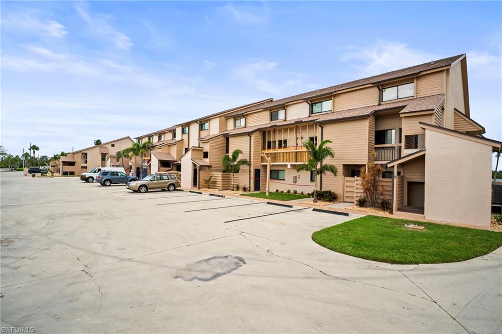 894 Buttonwood Dr 215 Property Photo 1