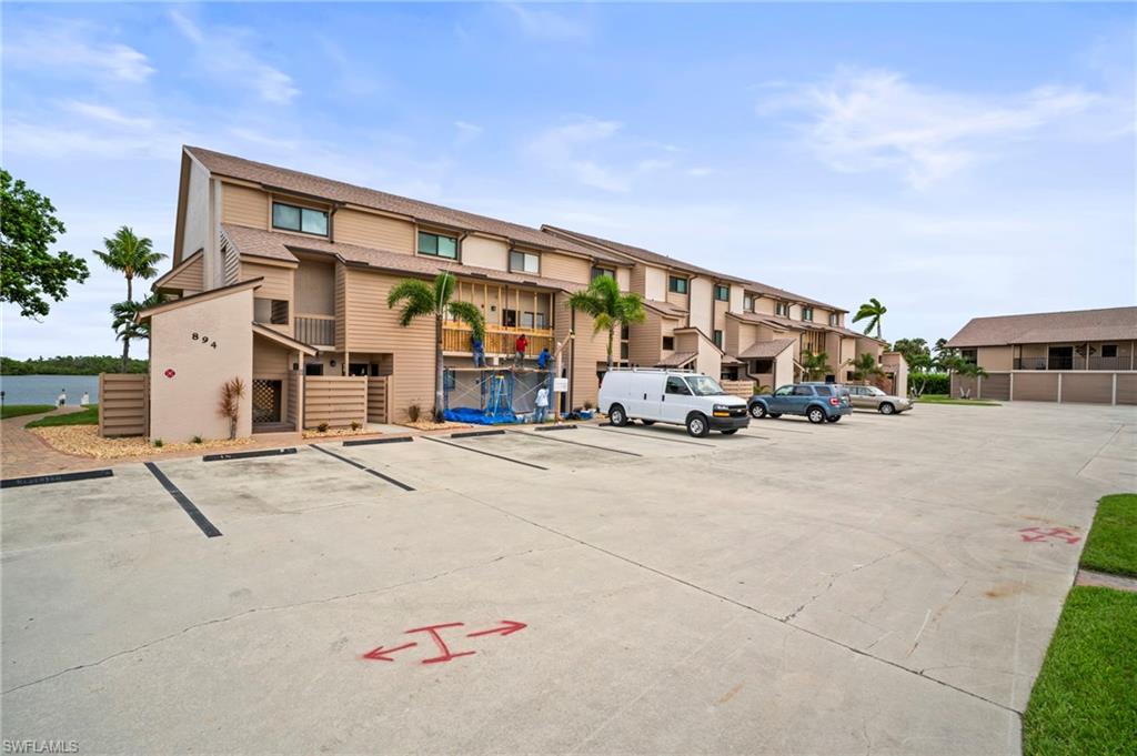 894 Buttonwood Dr 215 Property Photo 2