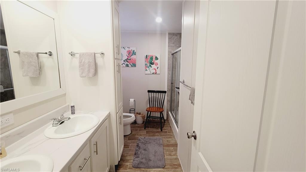 352 Shoreland Dr Property Photo 8
