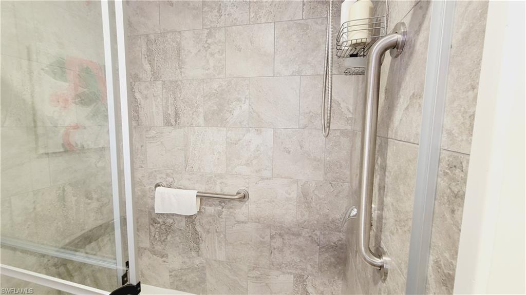 352 Shoreland Dr Property Photo 10