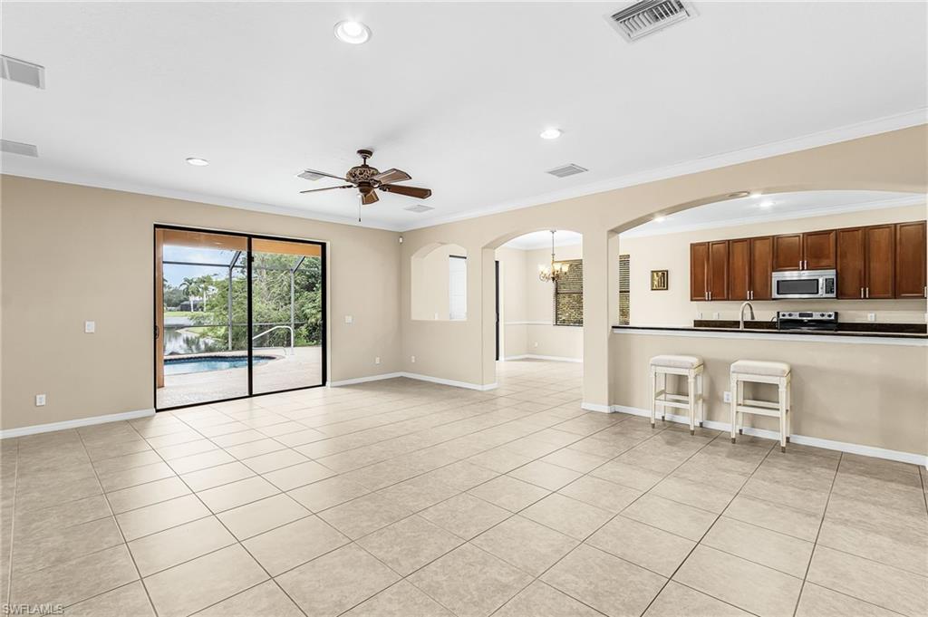 12424 Country Day Cir Property Photo 5