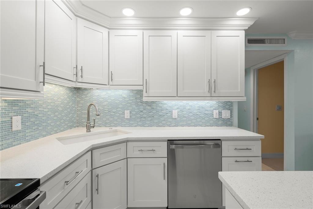 845 E Gulf Dr 1422 Property Photo 10