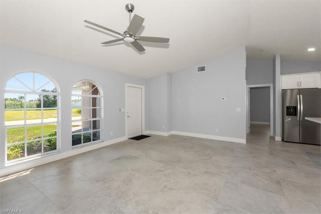 524 Ne 19th Ct Property Photo 3
