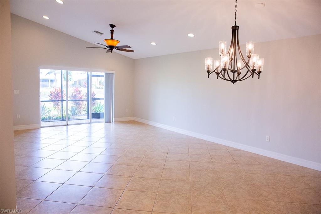 10324 Barberry Ln Property Photo 4