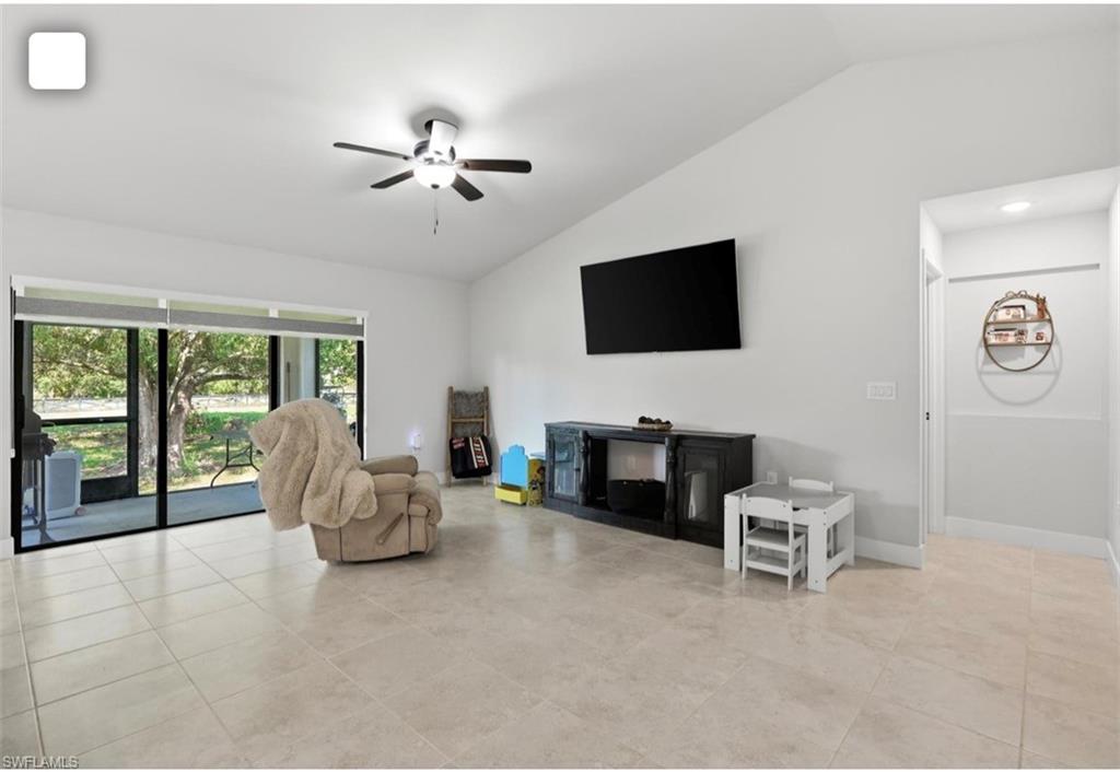 7572 9th Ter Property Photo 6