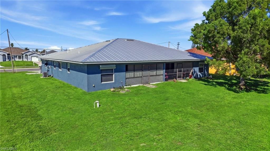 2027 / 2029 Andalusia Blvd Property Photo 4