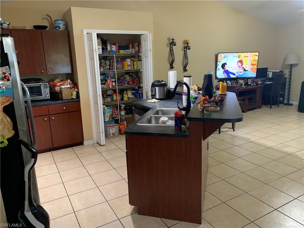 2027 / 2029 Andalusia Blvd Property Photo 5