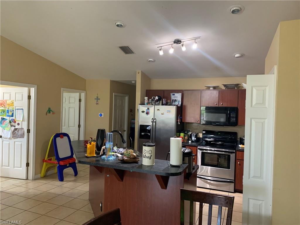 2027 / 2029 Andalusia Blvd Property Photo 7
