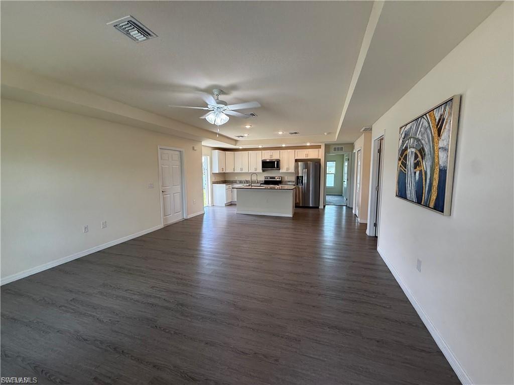 557 Oakshire Ln Property Photo 3