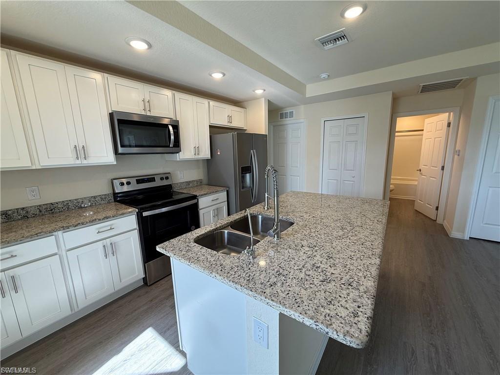 557 Oakshire Ln Property Photo 9