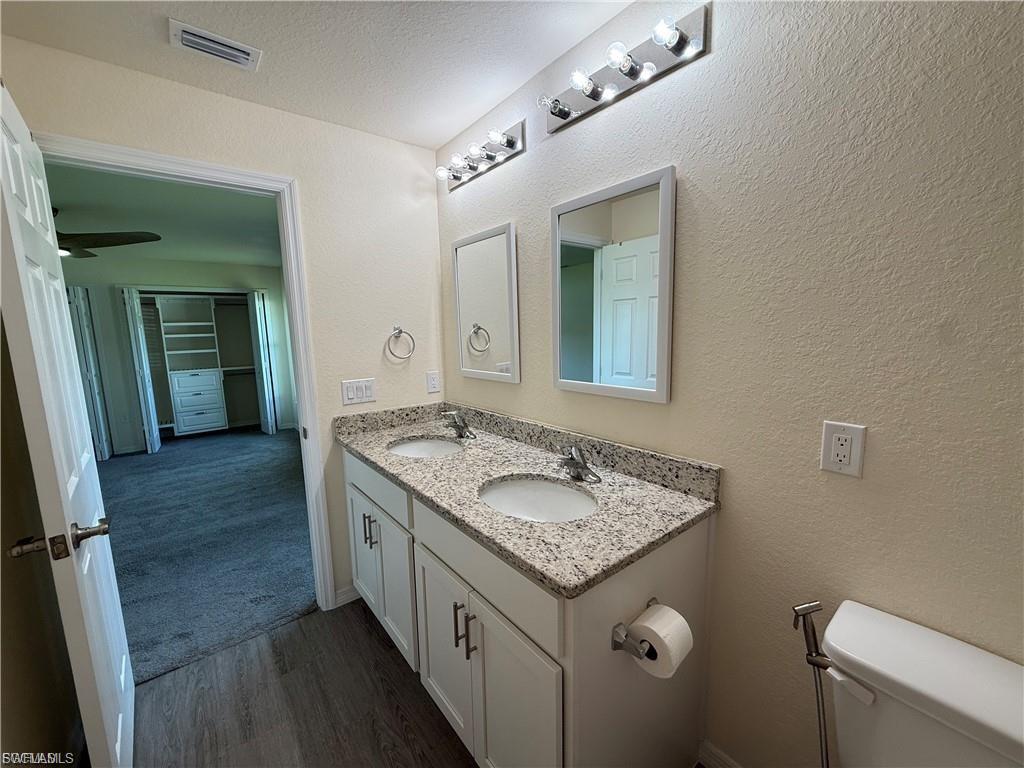 557 Oakshire Ln Property Photo 20