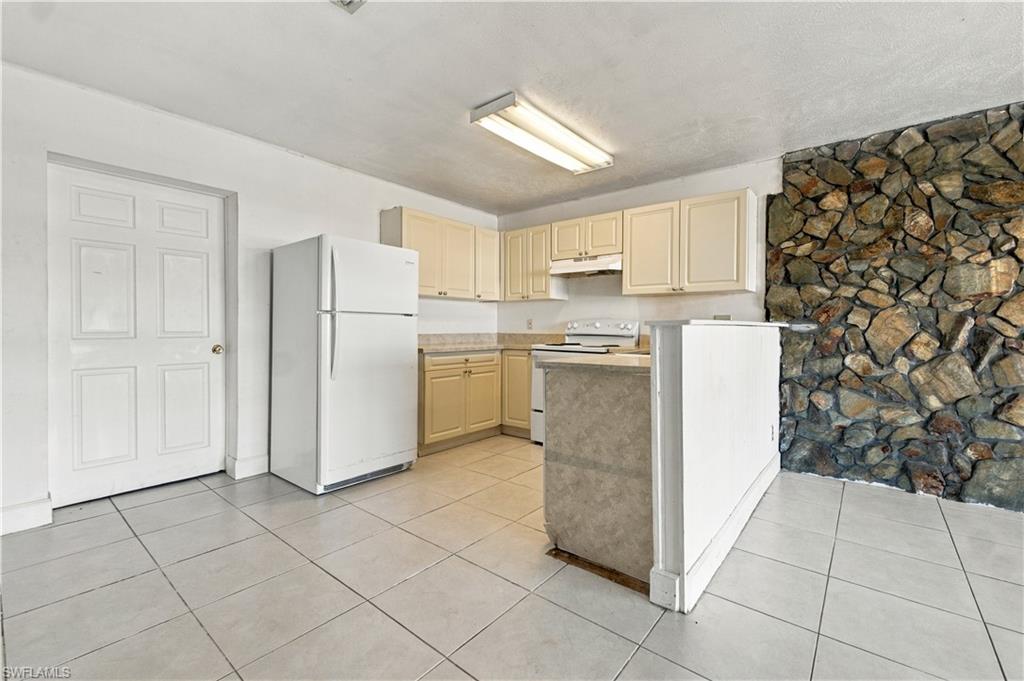 714 S Lopez St Property Photo 9