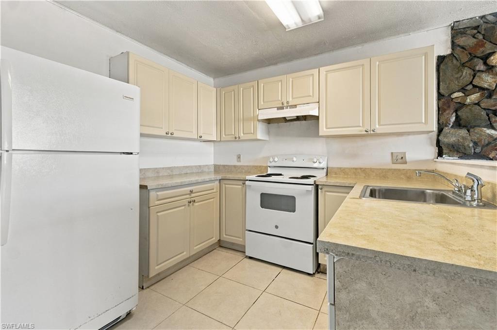 714 S Lopez St Property Photo 10