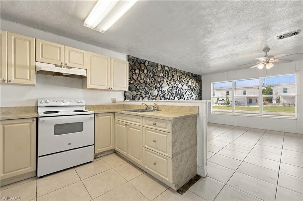 714 S Lopez St Property Photo 13