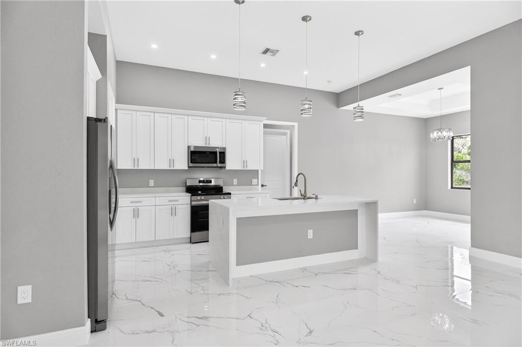 1114 Bari St E Property Photo 10
