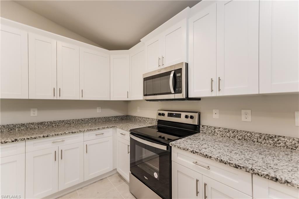 3411 21st St W Property Photo 5