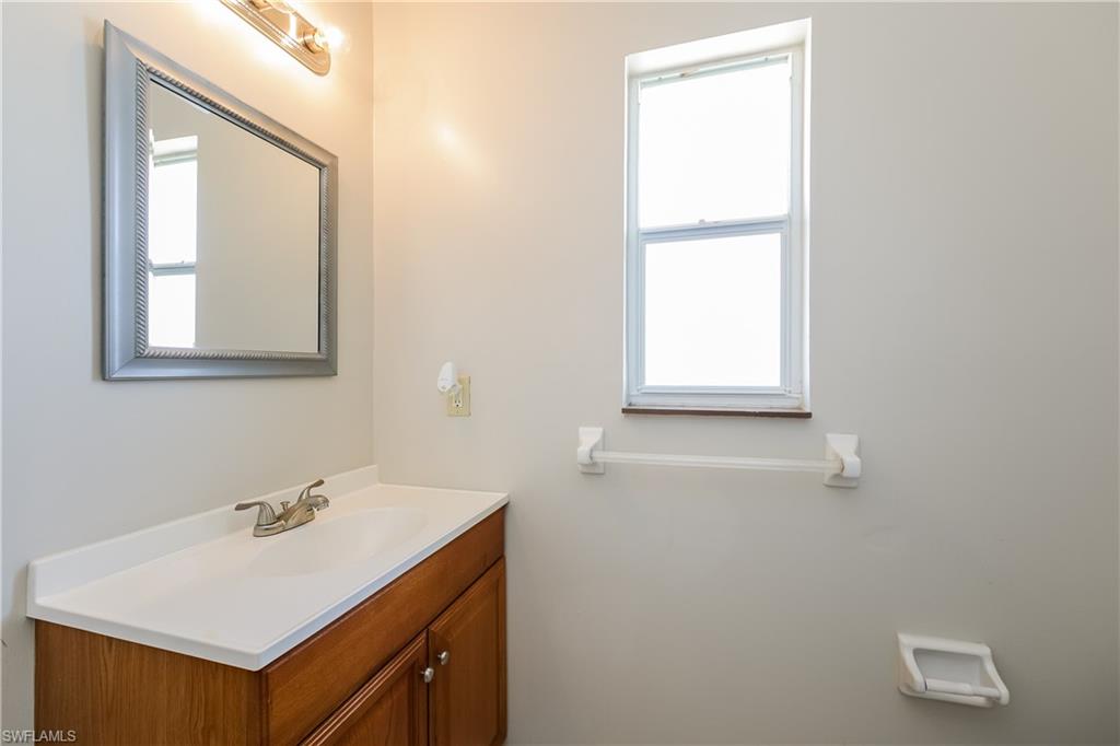 1813 Ne 2nd Ter Property Photo 10