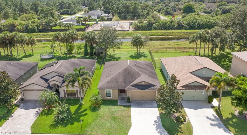 313 Shadow Lakes Dr Property Photo 2