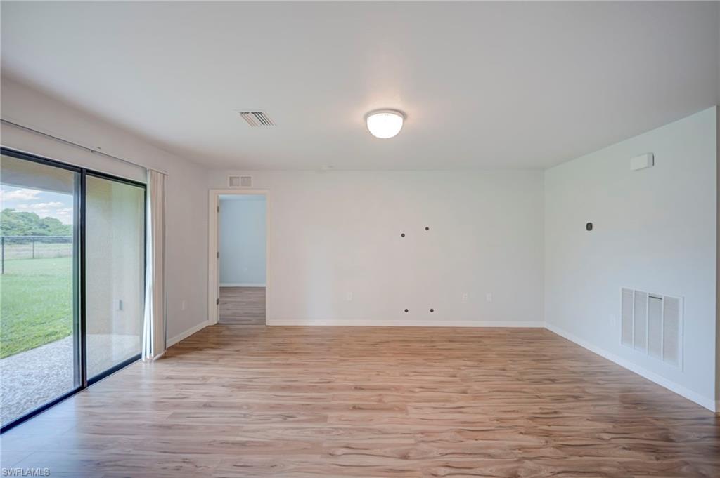 313 Shadow Lakes Dr Property Photo 4