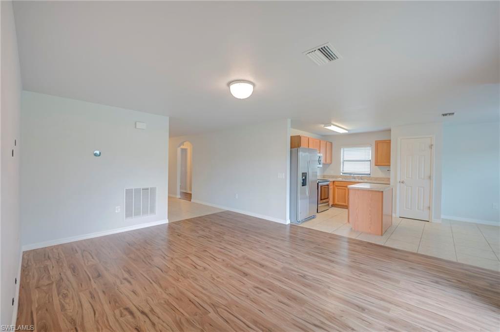 313 Shadow Lakes Dr Property Photo 5