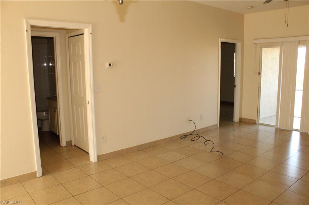 703 Se 8th Ter B Property Photo 5