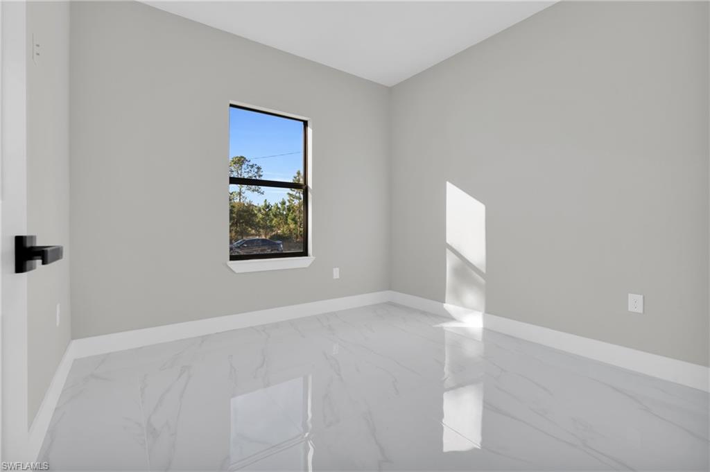 839 Gulf Ln Property Photo 3