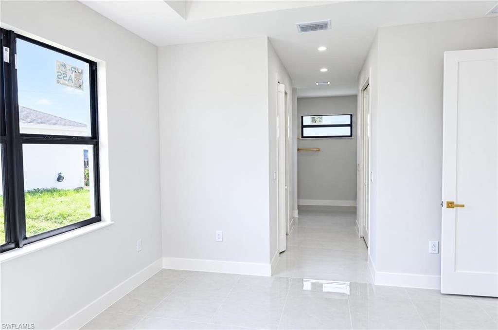 1139 Ebert St E Property Photo 14
