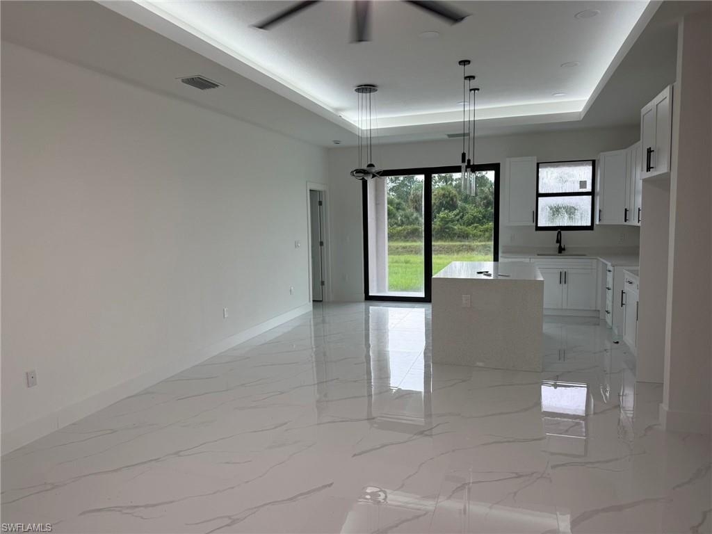 926 Danube St Property Photo 3