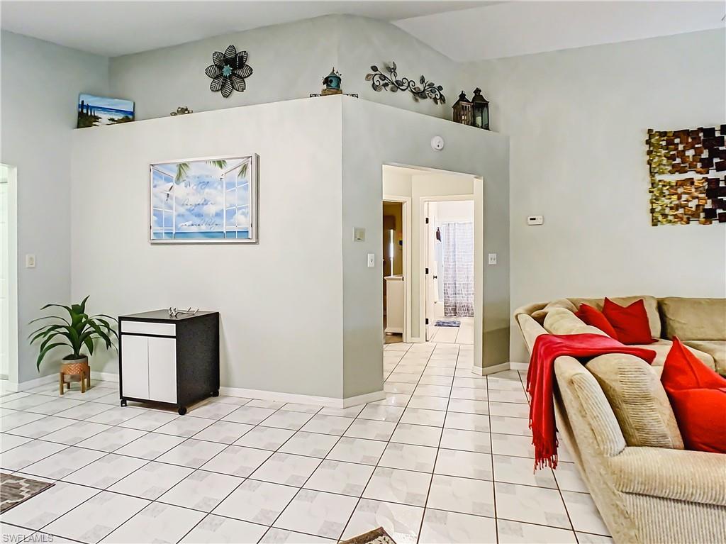 13641 Admiral Ct Property Photo 4