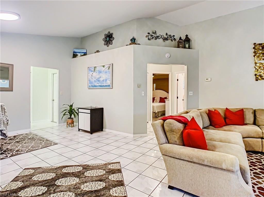 13641 Admiral Ct Property Photo 5