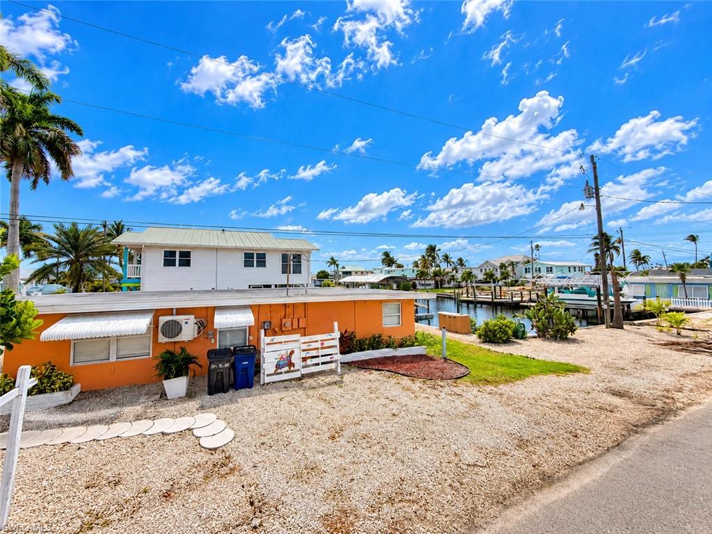 2566 2nd St Property Photo 15
