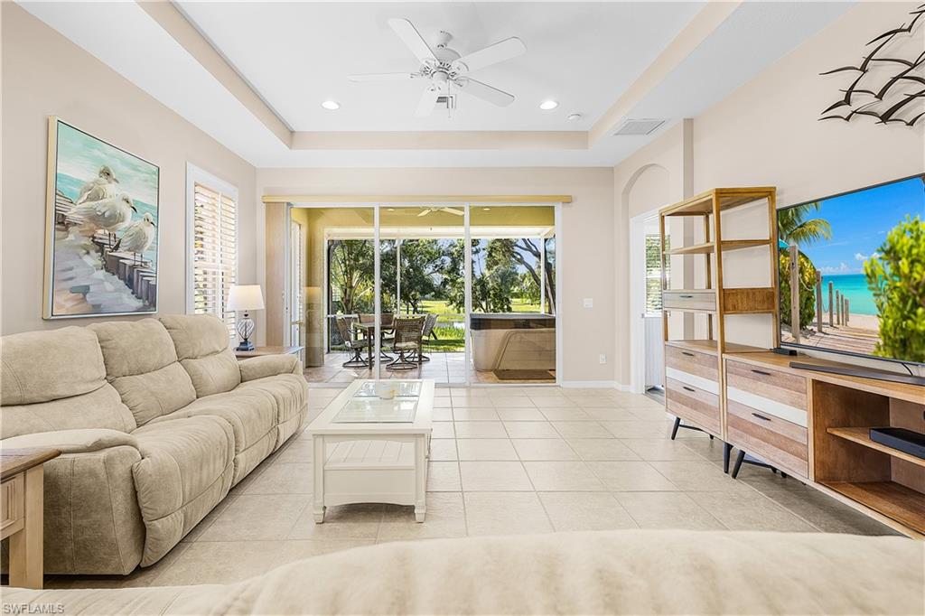9901 Palmarrosa Way Property Photo 6