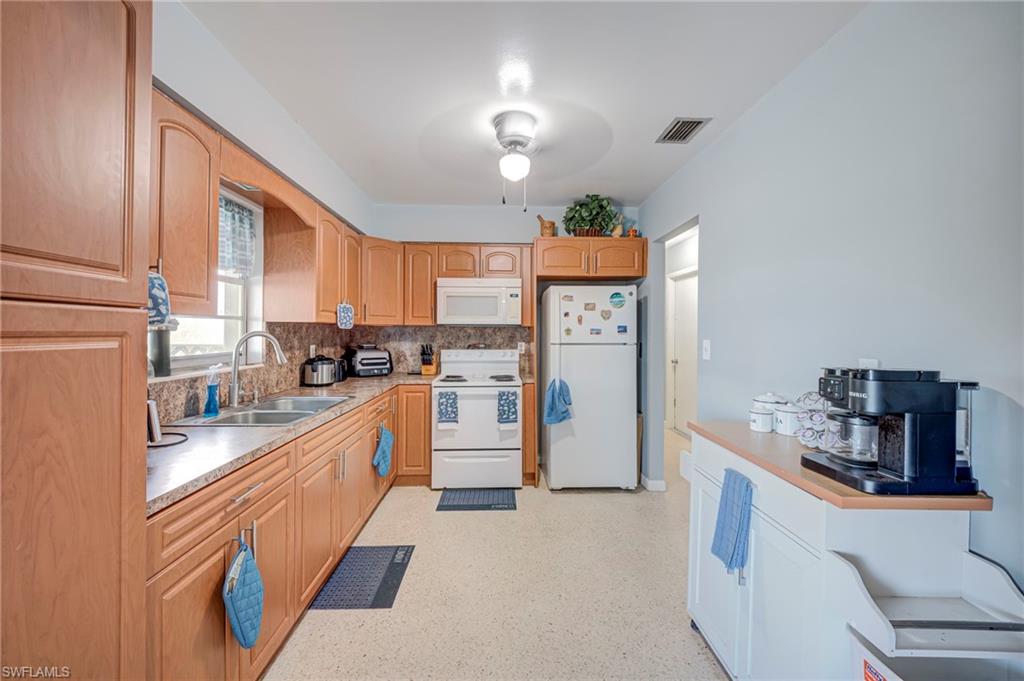 501 Parkside St Property Photo 8
