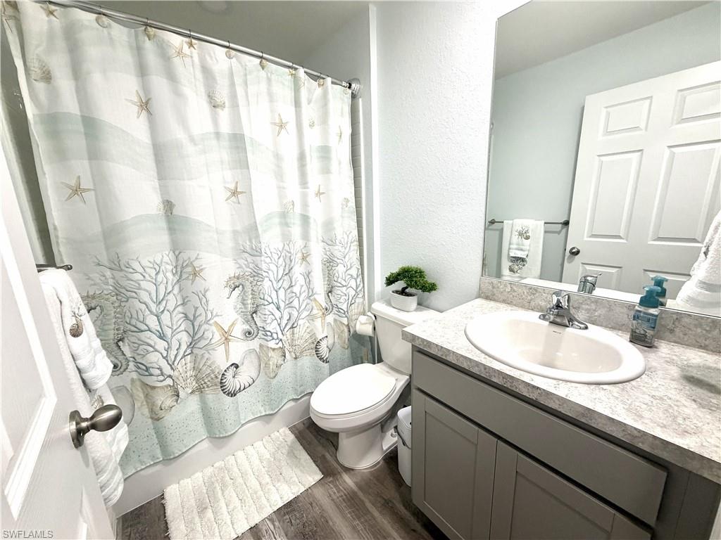 1027 Ne 32nd Ln Property Photo 13