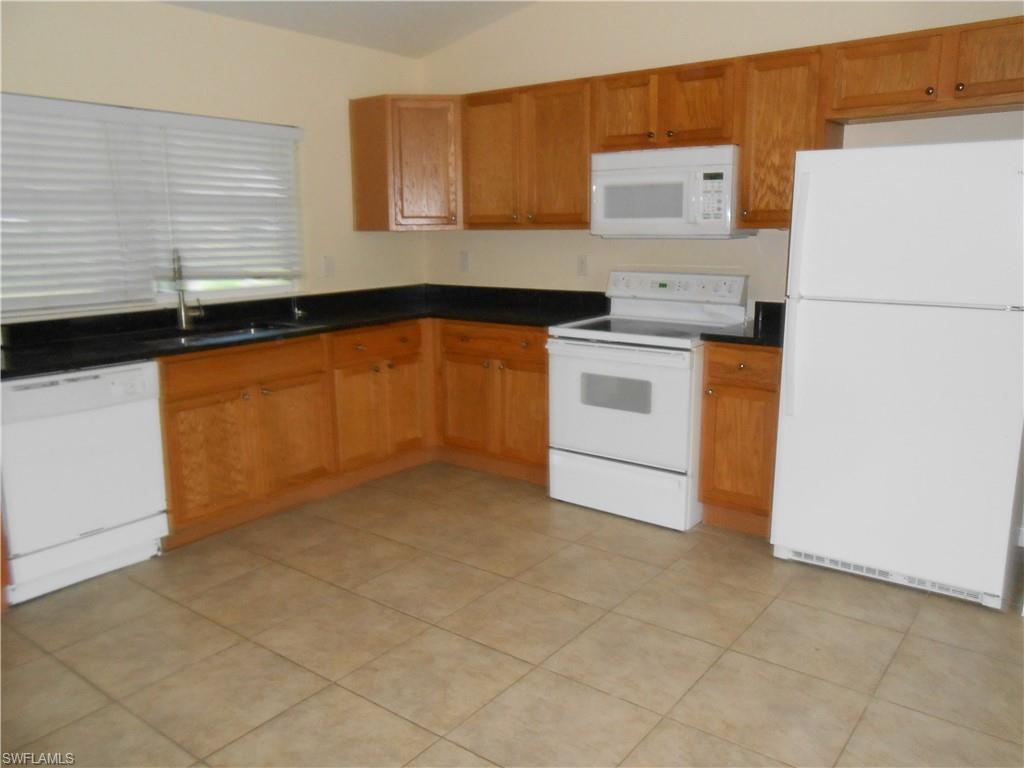 924 Hollister Ave Property Photo 2