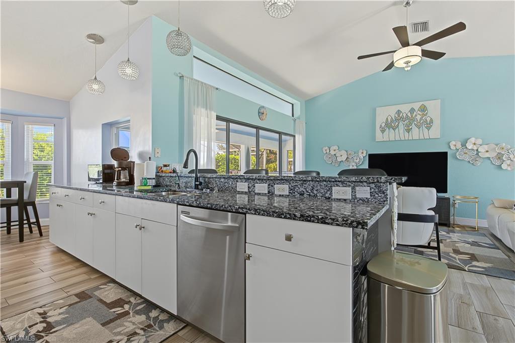 8 Ne 8th Pl Property Photo 15