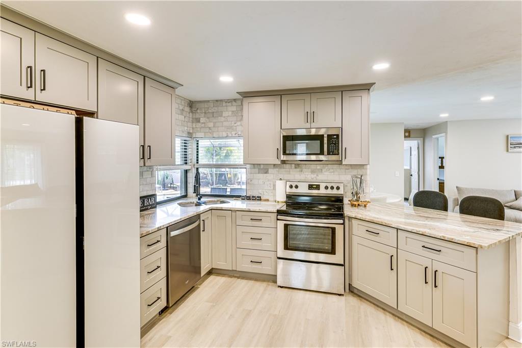 6030 Perthshire Ln Property Photo 11